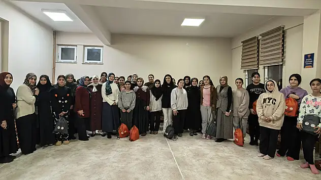 Doğubayazıt'ta kız öğrencilere yönelik bilgilendirme programı düzenlendi