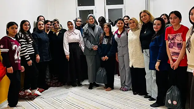 Doğubayazıt'ta kız öğrencilere pansiyonda hem bilgilendirme hem moral buluşması