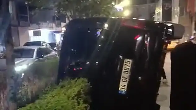Doğubayazıt'ta kontrolden çıkan otomobil takla attı