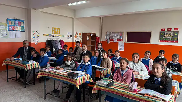 Müdür Şen'den Doğubayazıt'taki köy okullarına moral ziyareti