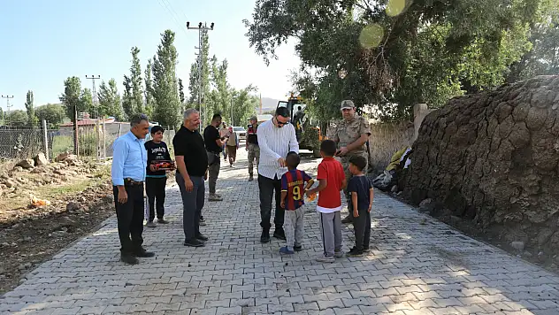 Doğubayazıt'ta köy yolları yenileniyor
