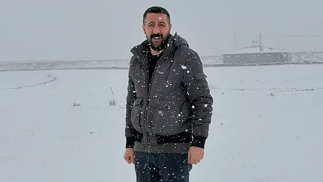Doğubayazıt'ta köyler nisan ortasında yeniden beyaza büründü