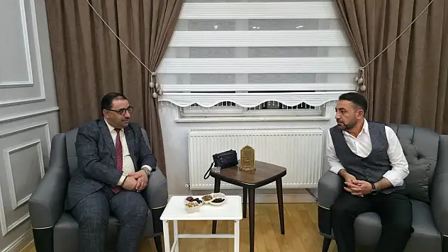 Doğubayazıt'ta kutsal topraklardan dönen din görevlisine ziyaret