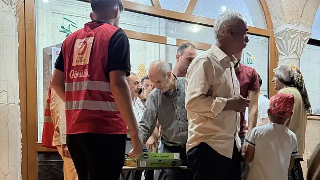 Doğubayazıt'ta Mevlit Kandili'nde Kızılay'dan anlamlı ikram