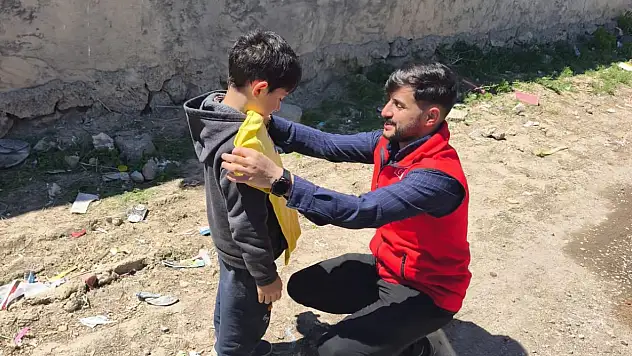 Doğubayazıt'ta minik yüzleri güldüren yardım