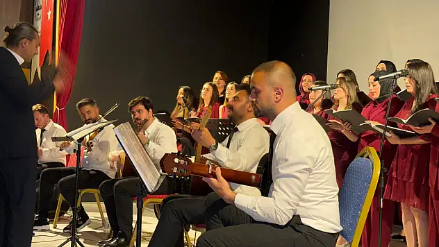 Doğubayazıt'ta öğretmenlerden türkü dolu gece