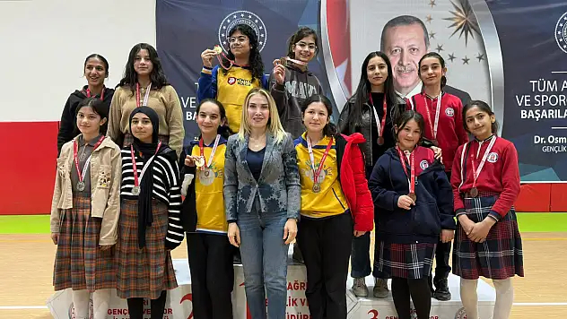 Doğubayazıt'ta Okullararası Satranç Turnuvası tamamlandı