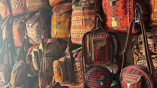 Doğubayazıt'ta otantik çantalara ilgi artıyor