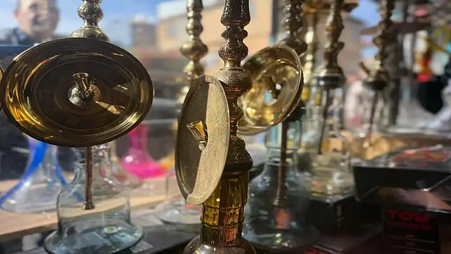 Doğubayazıt'ta otantik nargile dükkânı ilgi görüyor