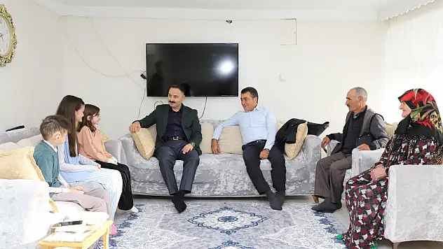 Doğubayazıt'ta özel gereksinimli vatandaşlara evlerinde ziyaret