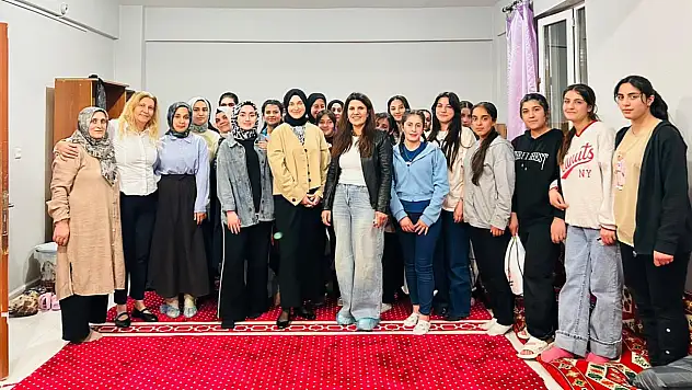 Doğubayazıt'ta pansiyonda kalan kız öğrencilere destek