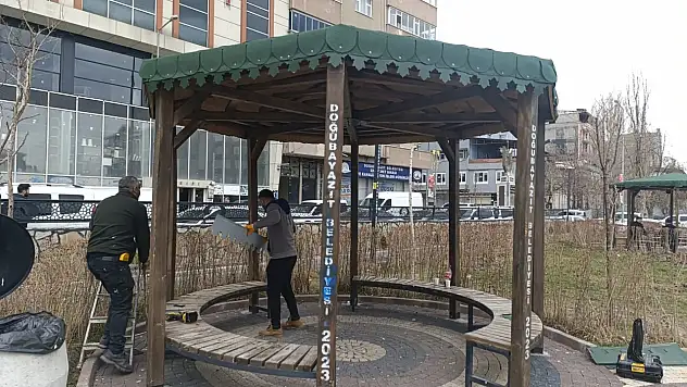 Doğubayazıt'ta parklar bakım ve onarımdan geçiriliyor