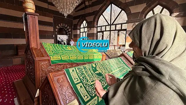 Doğubayazıt'ta tarihle inancın buluştuğu Ahmed-i Hani Türbesi ziyaretçilerini ağırlıyor