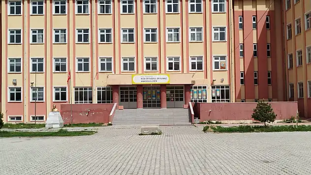 Doğubayazıt Rıza Ertuğrul Eryılmaz Lisesi TYT denemesinde başarısıyla dikkat çekti