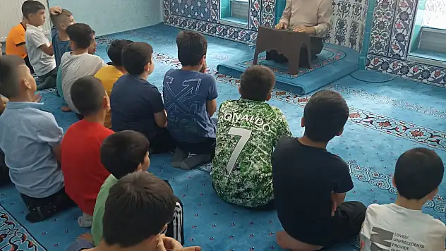 Doğubayazıt'ta yaz Kur'an kursu öğrencilerine çevre ve mahremiyet bilinci eğitimi