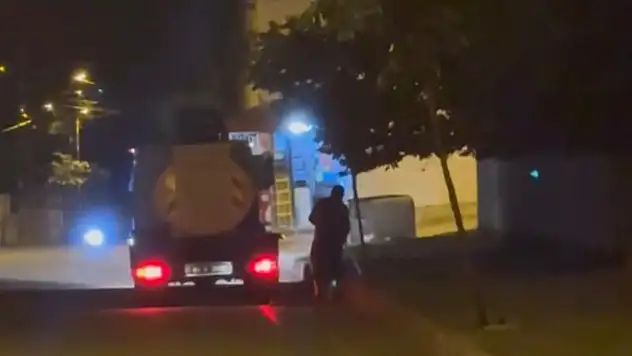 Doğubayazıt'ta yeşil alanlar gece gündüz sulanıyor