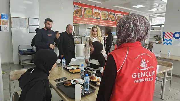 Doğubayazıt'ta yurtta kalan öğrencilerin talepleri yerinde dinlendi