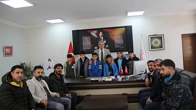Doğubayazıtlı öğrencilerden kort tenisi ve zeka oyunlarında il birinciliği