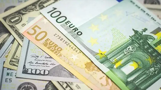 Dolar ve Euro güne hafif yükselişle başladı