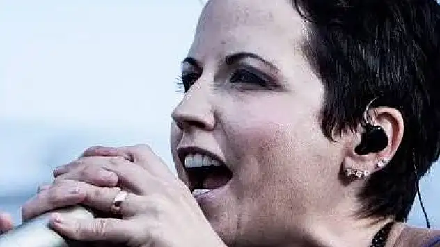 Dolores O'riordan Kimdir, Ne Zaman, Neden Öldü? Son Dakika Dolores O'riordan Neden Gündemde? (2026)