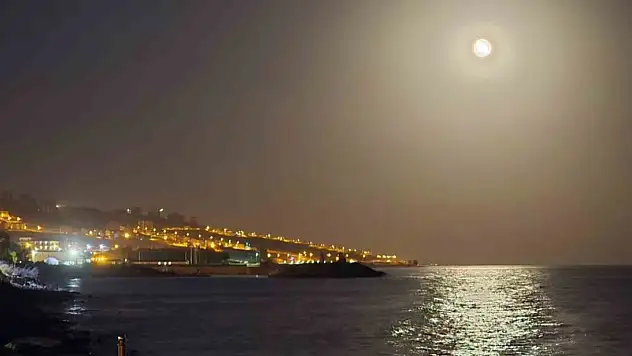 Dolunay, Van Gölü üzerinde eşsiz bir manzara oluşturdu!