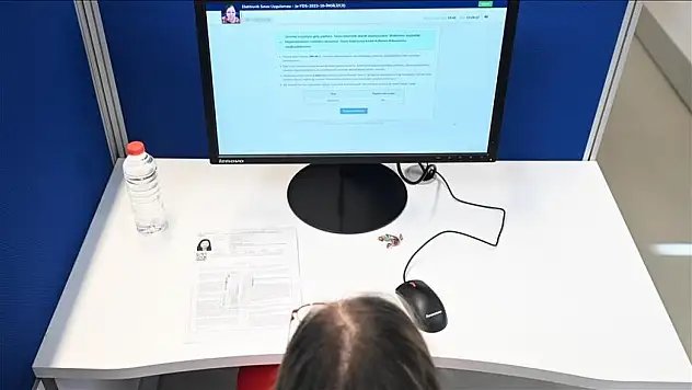 Dört ilde binlerce aday E-YDS için ter dökecek