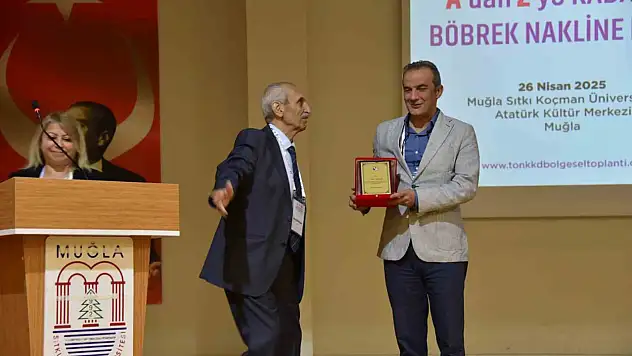 Dr. Fatih Kacıroğlu'na Övgüye Değer Ödül