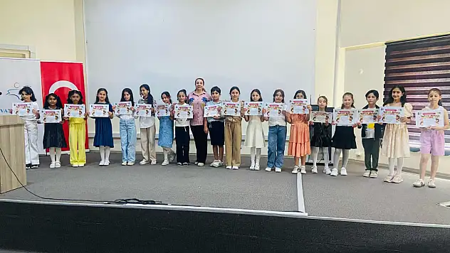 Drama Kursu Yıl Sonu Etkinliği: Öğrenciler Performanslarıyla Göz Doldurdu