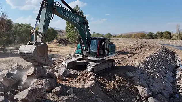 DSİ'den Hamur'da taşkın koruma çalışması