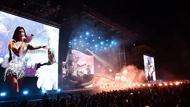Dua Lipa ve Edis, Sunny Hill Festivali'nde Sahne Alacak