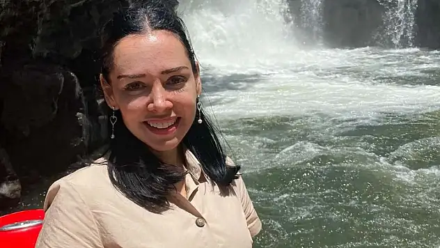 Özlem Tunca Esirgenç kim nereli? Kaç yaşında ne iş yapıyor? Evli mi bekar mı sevgilisi var mı? Instagram hesabı nedir?