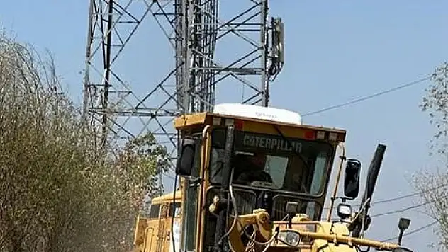 Edremit Belediyesi Yol Çalışmalarıyla İlçeyi Yeniliyor