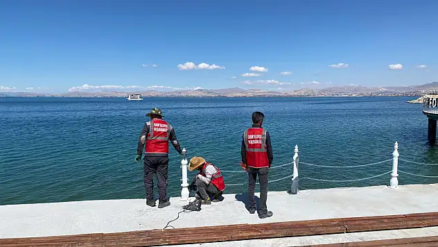 Edremit Kent Meydanı Kıyısında Duba Çalışmaları Hızla Devam Ediyor