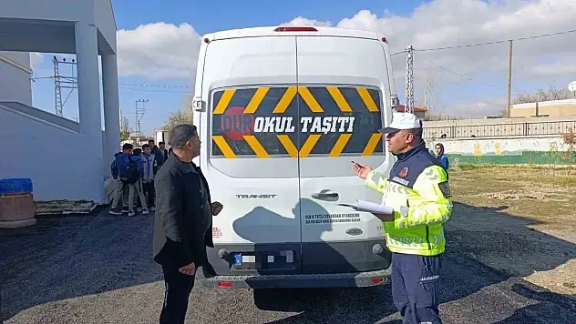 Edremit'te Jandarma'dan Okul Servislerine Güvenlik Denetimi
