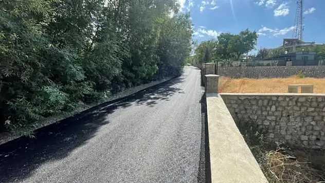 Edremit'te Yol Çalışmaları Hız Kesmeden Devam Ediyor: Toz ve Çamurlu Yollar Tarihe Karışıyor