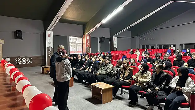 Eğitimci Yazar Ali Erkan Kavaklı, Pazaryolu Öğrencileriyle Buluştu