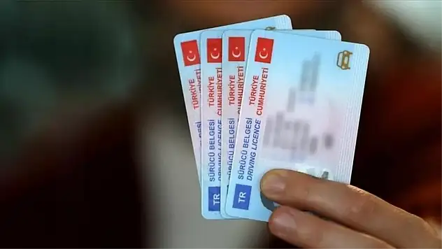 Ehliyet yenileme randevusu nasıl alınır? EHLİYET YENİLEME SON GÜN NE ZAMAN? 2025'te ehliyet yenileme ücreti ne kadar? Ehliyet yenileme randevusu nasıl alınır, hangi belgeler gerekiyor?