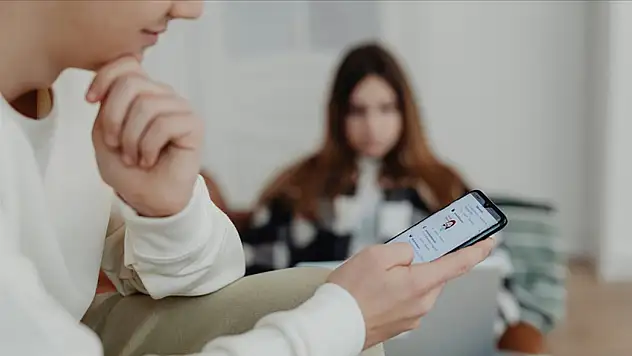 Ekran bağımlılığı çocukların gelişimini nasıl etkiliyor?