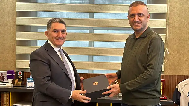 Ekrem Çelebi bayramı hemşerileriyle geçiriyor