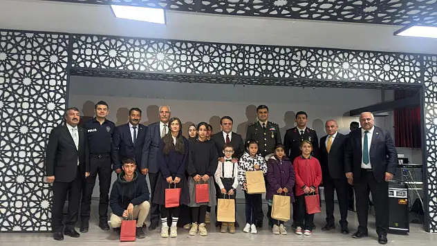 Eleşkirt'te 24 Kasım programı yoğun ilgiyle gerçekleşti