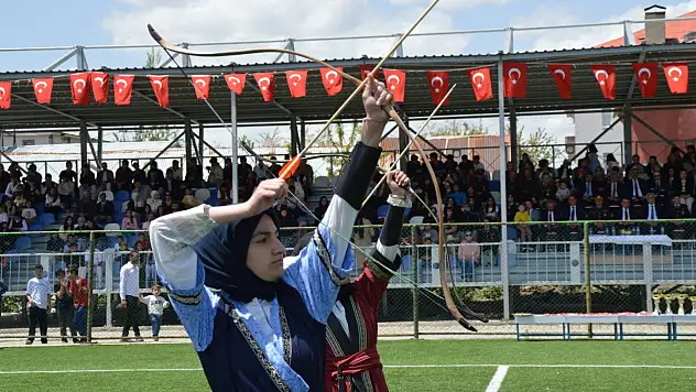 Eleşkirt'te genç sporcular okçuluk performanslarıyla dikkatleri üzerine çekti
