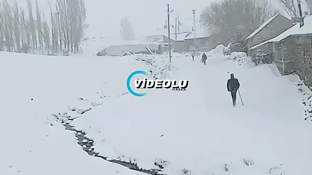 Eleşkirt'te kar alarmı: İlçe Özel İdare ekiplerinden hızlı müdahale