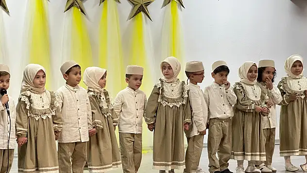 Eleşkirt'te minik öğrenciler Kur'an Kursu'ndan mezun olma sevinci yaşadı