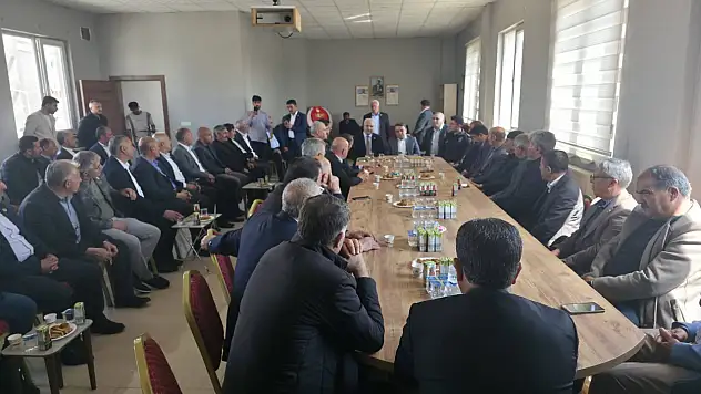 Eleşkirt'te Muhtarlar Genel Kurulu sonrası istişare toplantısı yapıldı