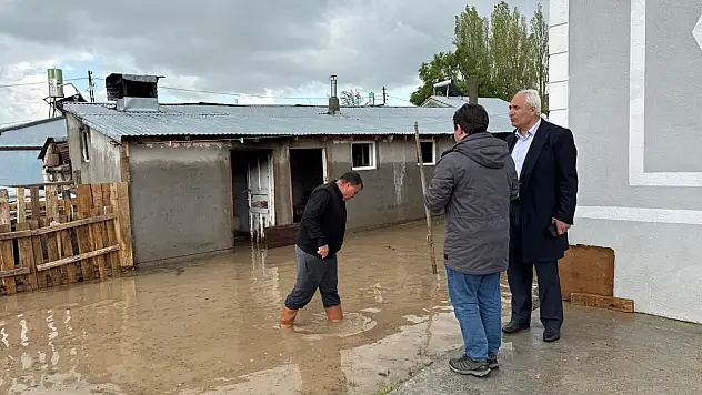 Eleşkirt'te sağanak su baskınlarına yol açtı