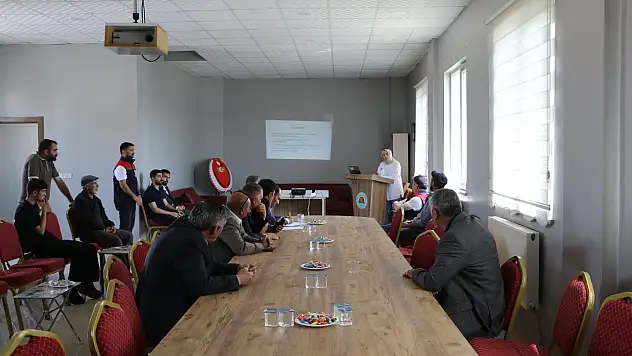 Eleşkirt'te süt üreticilerine hijyen ve kalite eğitimi