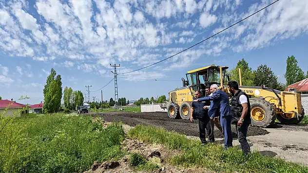 Eleşkirt'te yol ve çevre düzenleme çalışmaları sürüyor