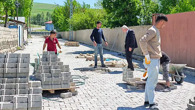 Eleşkirt'te yol yapım çalışmaları aralıksız sürüyor