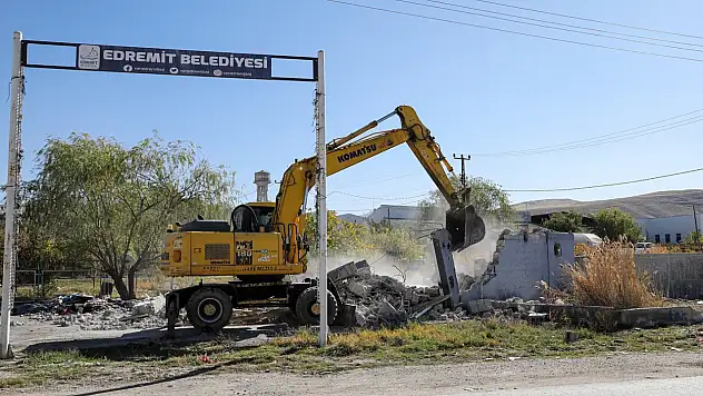 Elmalık Yolu'nda Yıkım Çalışmaları Sürüyor