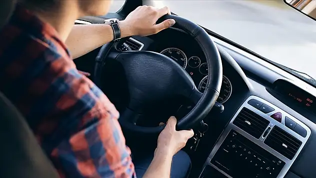 Emniyetten uzun yol sürücülerine yol hipnozu uyarısı